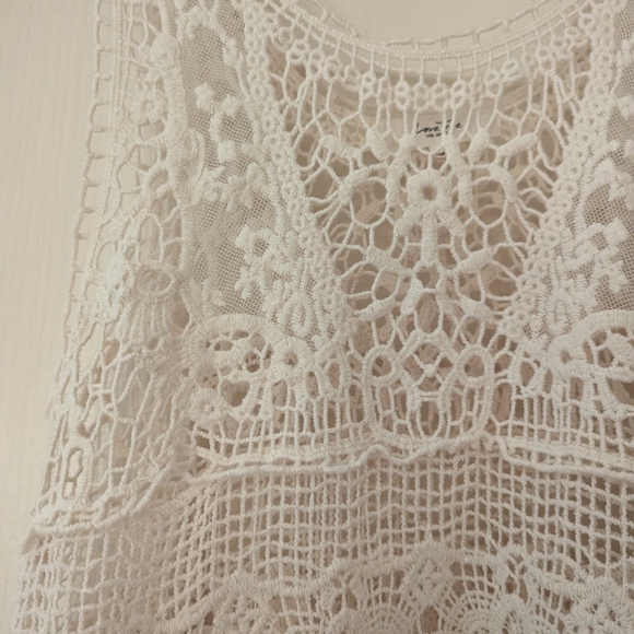 Beautiful crochet top Love Tree size small - Picture 2 of 4